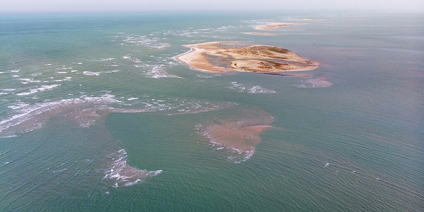 Natural vision of Adam's Bridge, also known as Rama Setu, connects India and Sri Lanka.