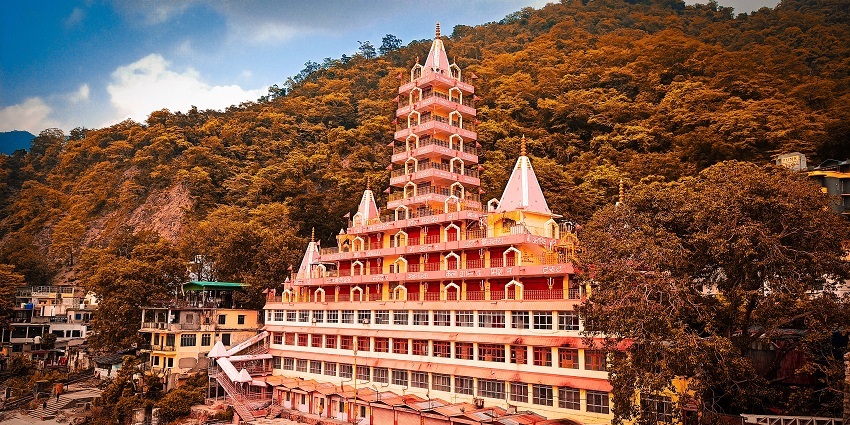 The mesmerizing architectural beauty of the Bhootnath temple.