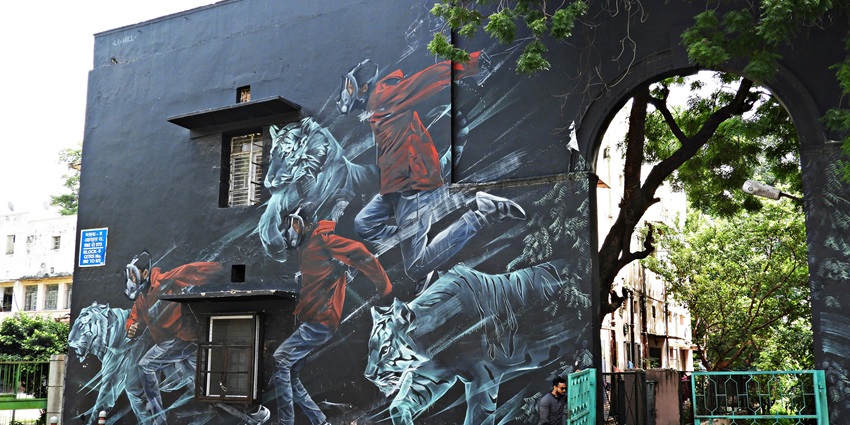 View of the beutiful Street Art On Sampige & 6th Cross,in broad daylight.