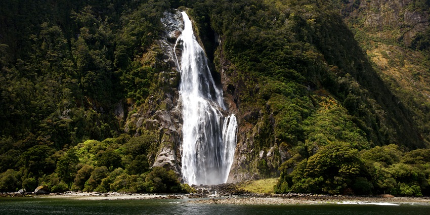 A glimpse of the majestic Agaya Gangai Waterfalls cascading through lush greenery.