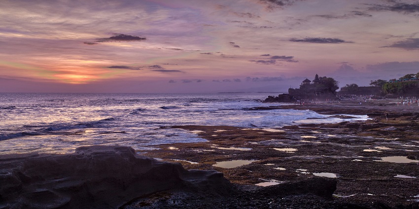 A view of the Ramanathaswamy Temple's shoreline, featuring its coastal surroundings.