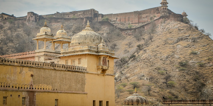 An image of Agori Fort in Mirzapur that encompasses lots of domes and towers.