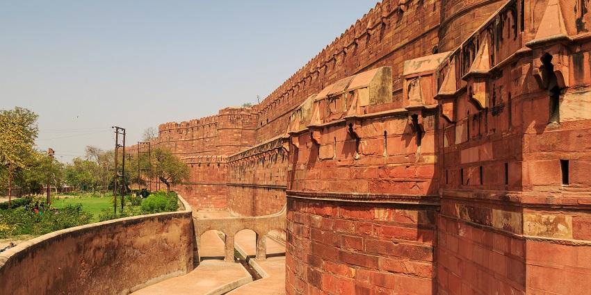 An image of the Agra Fort, a large red sandstone fortress that features Mughal architecture.
