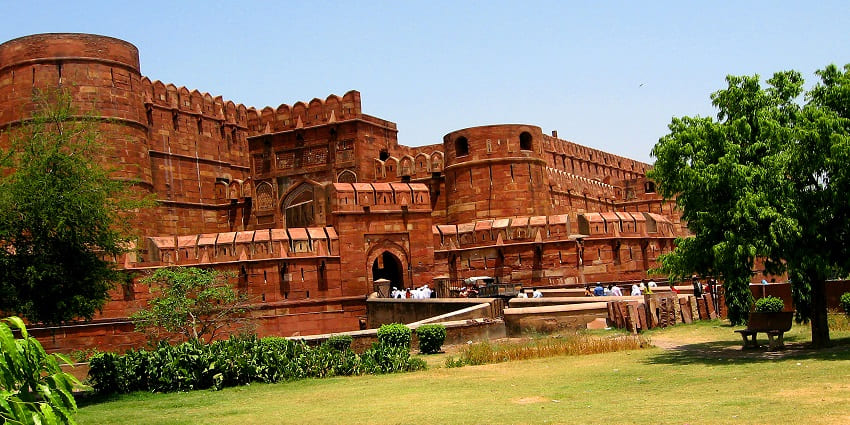An image of Agra Fort, that offers some of the best things to do in Agra, Uttar Pradesh.