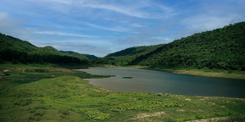 A peaceful lake at The Ajodhya hills, among hill stations near Kolkata