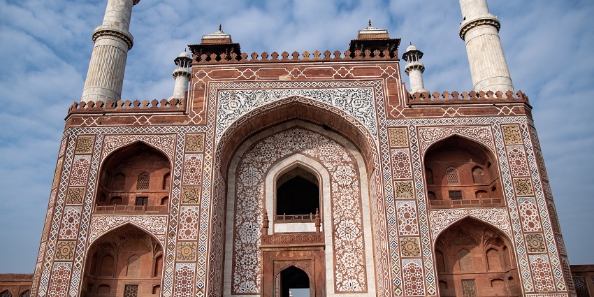 A picture of Akbar’s Tomb, one of the notable tourist attractions near the Taj Mahal.