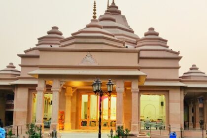 Akkalkot temple is one of the very few temples where one can worship swami samarth