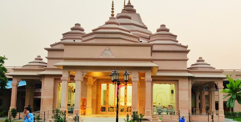 Akkalkot temple is one of the very few temples where one can worship swami samarth