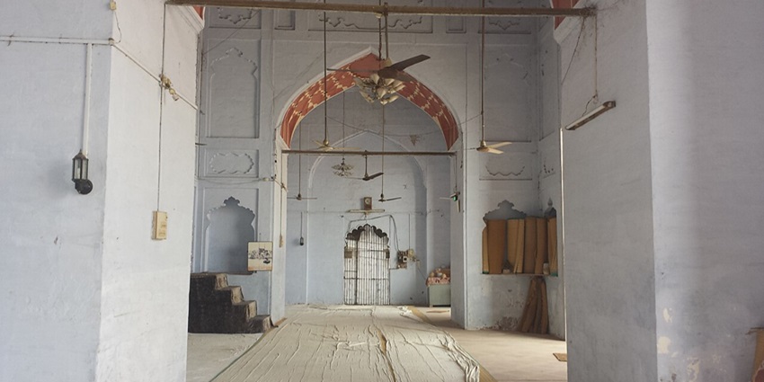 One of the places to visit near Funtasia Water Park, Varanasi, is the sacred Alamgir Mosque.