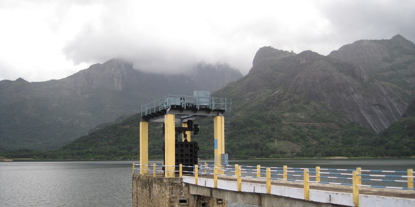 Aliyar Dam, is amongst the best places to visit near the Indira Gandhi National Park.