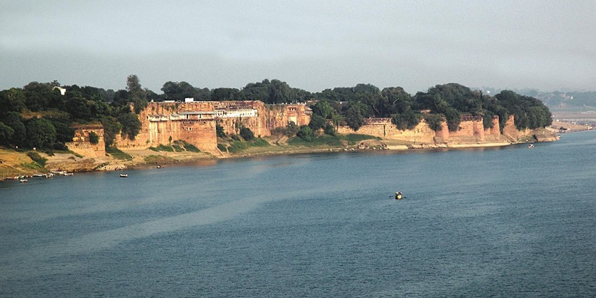 Explore the stunning architecture of the magnificent Allahabad fort in Prayagraj.