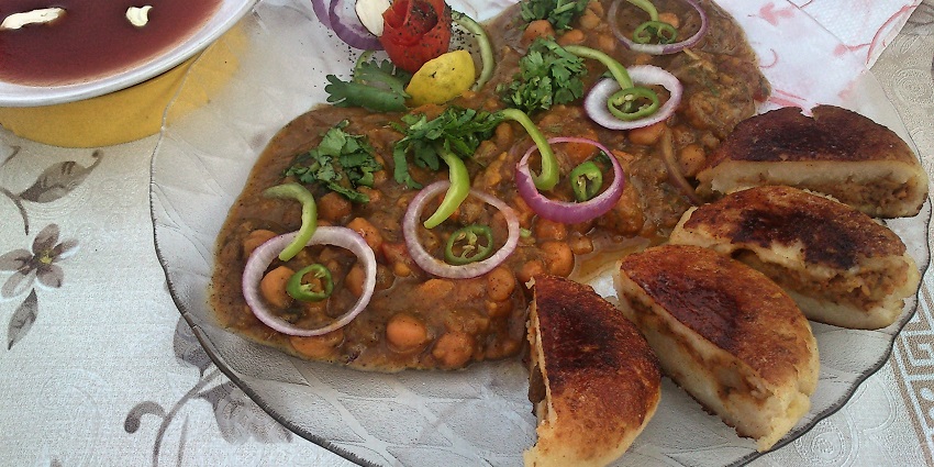 The spicy and crunchy aloo tikki, a top-tier and the best food in Vrindavan.