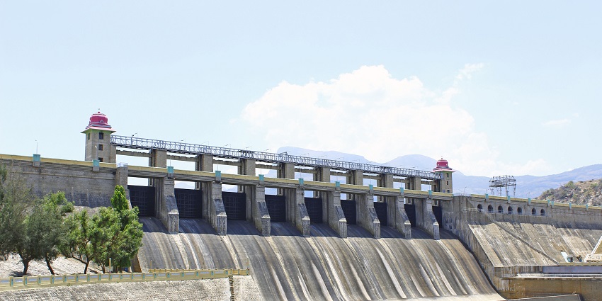 Beautiful view of Amaravathi Dam, one of the best places to visit near Thirumoorthy Waterfalls.