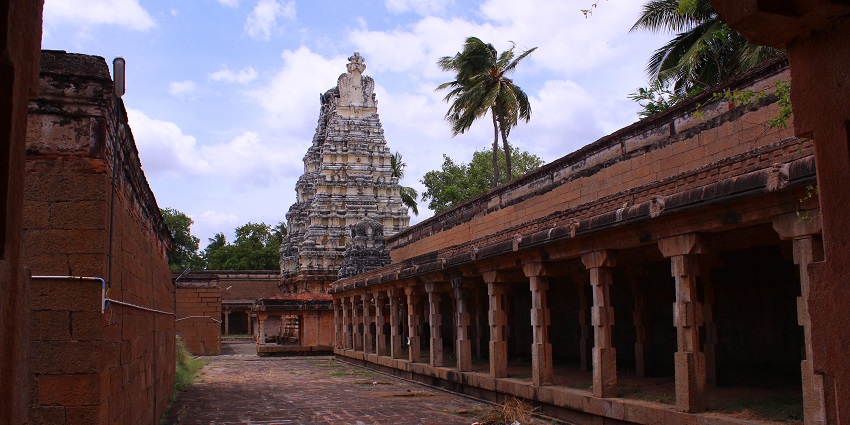 A picture inside a temple courtyard that makes this place one of the best attractions near Tirunelveli