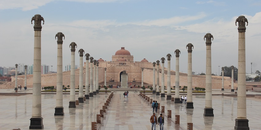 A majestic view of Ambedkar Memorial Park with vibrant greenery, a tourist attraction near Lucknow Zoo