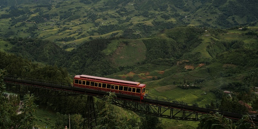An image of Anaikatti, a peaceful retreat with scenic hills near the Kerala border.