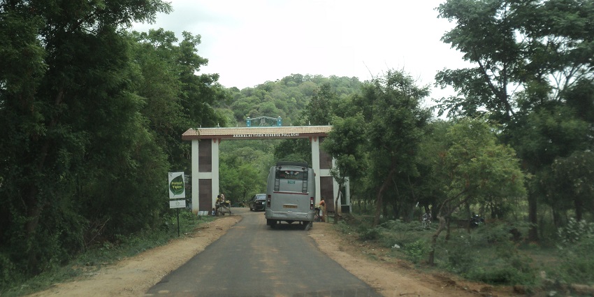 Image of the entrance to Anamalai, one of the top wildlife sanctuaries near Coimbatore.