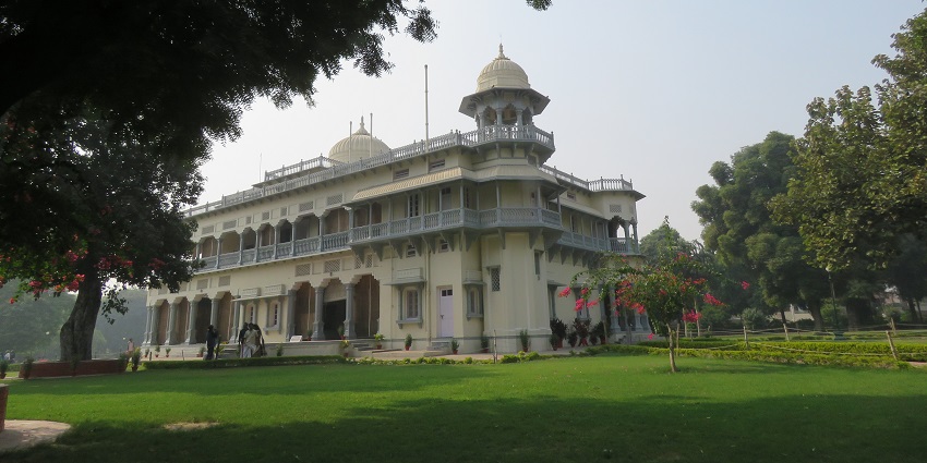 Scenic view of Anand Bhavan, just a few kilometres.