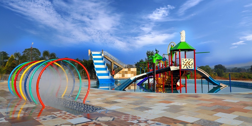 Image of the slides and swimming pools in Anandi Water Park, one of the renowned theme parks in Lucknow