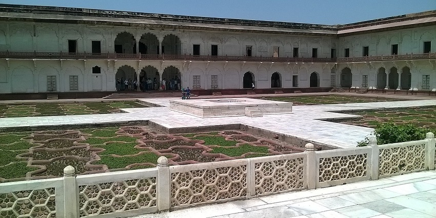Get to know about Mughal architecture and horticulture at this Agra Museum.