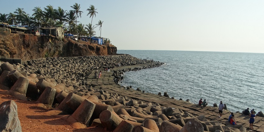 Anjuna Beach, a vibrant spot and one of the best places to visit in Goa in April.