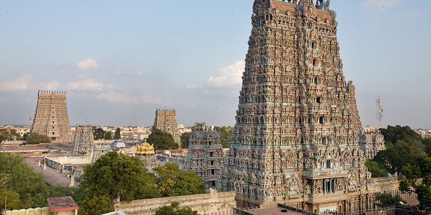 A middle corridor of Araikasu Amman Temple, one of the popular Amman temples in Tamil Nadu