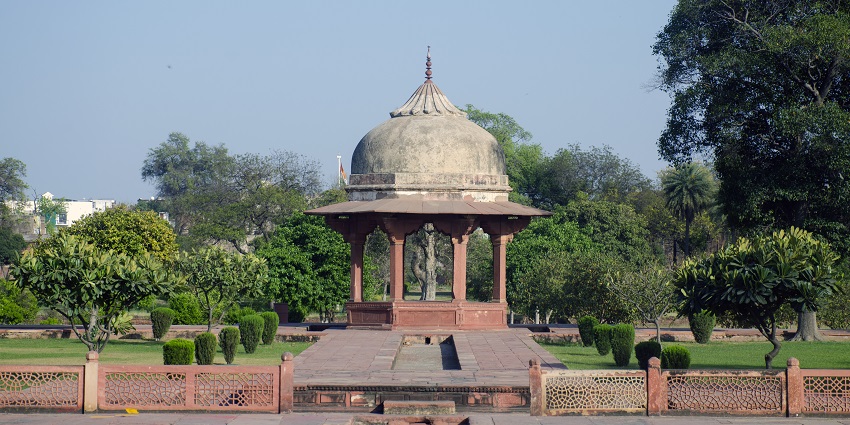 A view of the Chhatri found at the Aram Bagh near Sikandra Fort in Agra