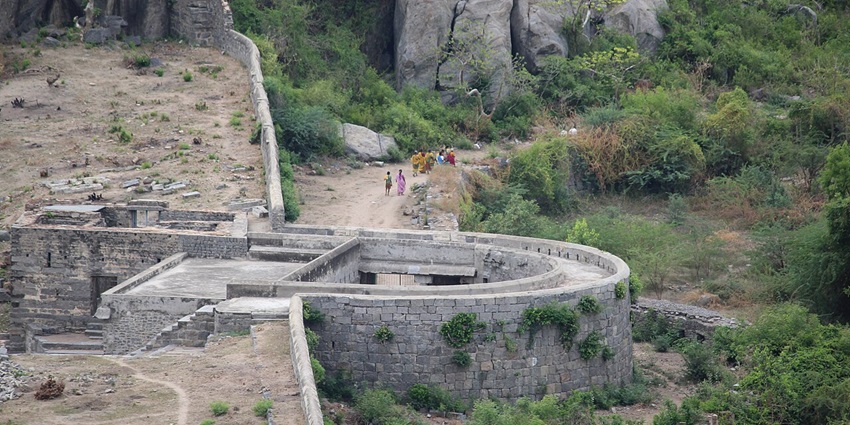 An image of a fort in Tamil Nadu, resembling the build of the Aranthangi Fort near Thirumayam temple