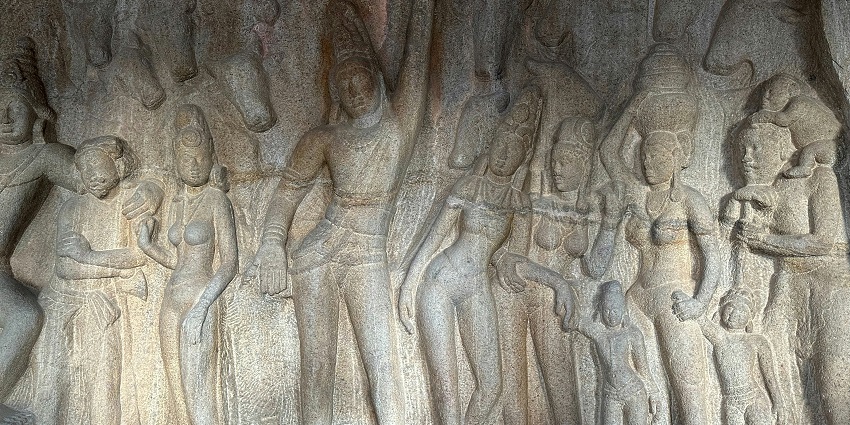 The Arjuna's Penance, one of the Popular spiritual Places near Mahabalipuram temple.