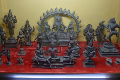 Traditional sculptures and vibrant paintings - one of the art galleries in Thanjavur.