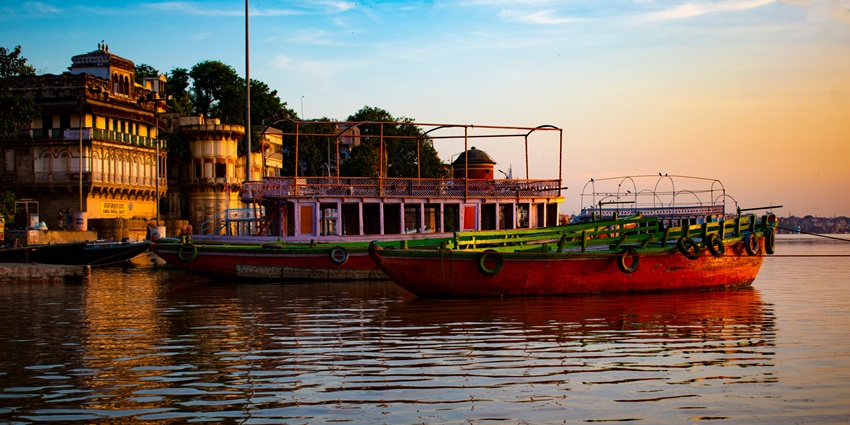 A picture of Assi Ghat at sunrise, which is one of the best places to visit in Kashi.
