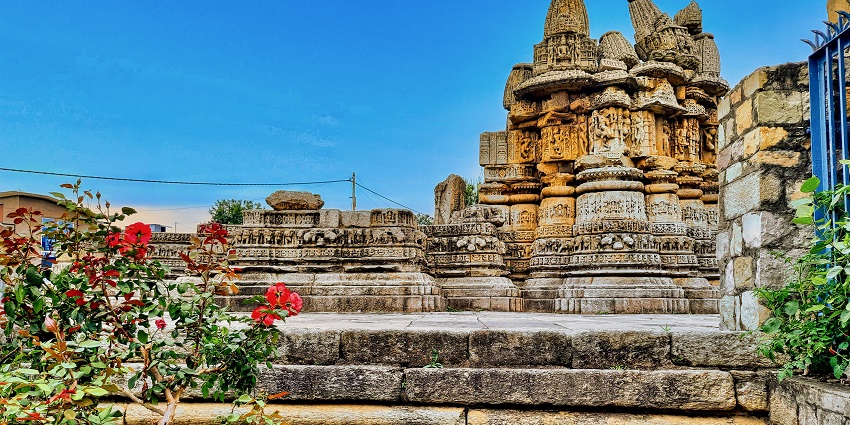 Places to visit in Rudrapur feature a temple dedicated to Goddess Durga and stunning architecture.