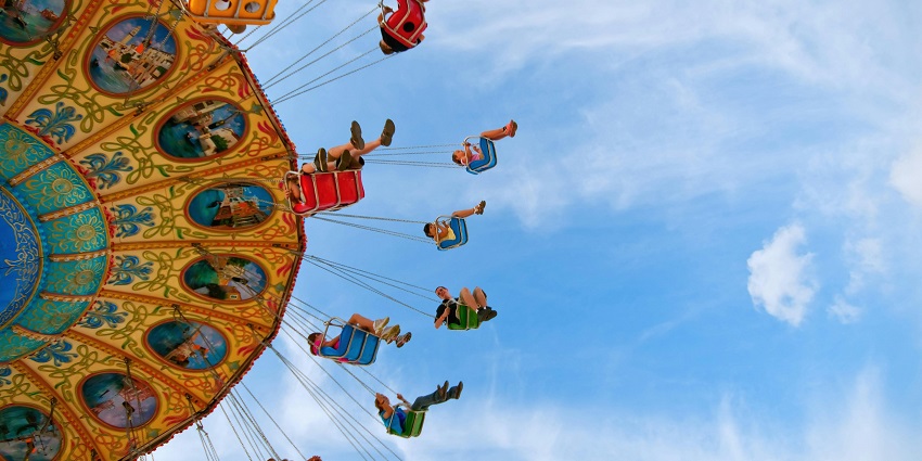 People enjoying a carousel ride in the best places near Thiruparankundram temple.