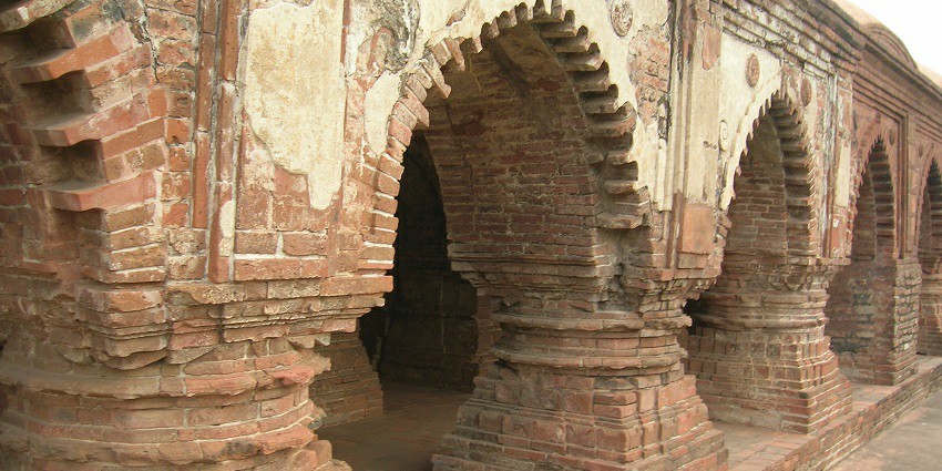 Rasmancha is a platform for celebrating the famous Bishnupur Festival in December.