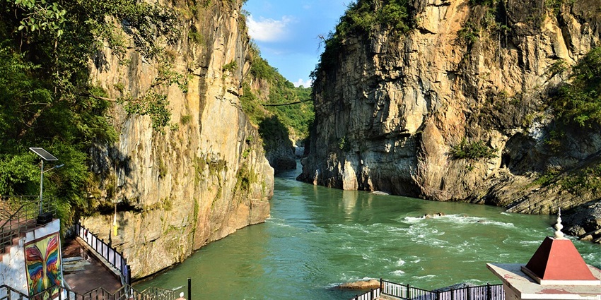 An image of Augustmuni which is scenic town is known for its temples and natural beauty.