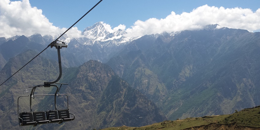 Image of Auli ropeway amidst snowcoverd mountains and lush greenery - places to visit near Rishikesh