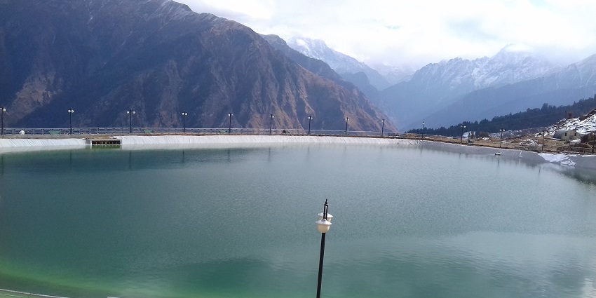 Auli is among the famous places to visit in Uttarakhand with Family, offering a lake view.