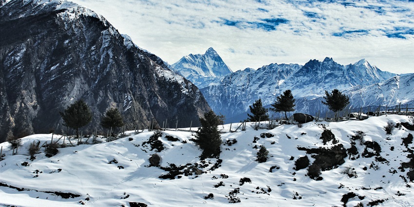 Auli is one of the top places to visit in Uttarakhand in March with snow capped Mountains.
Auli is one of the top places to visit in Uttarakhand in March with snow capped Mountains.