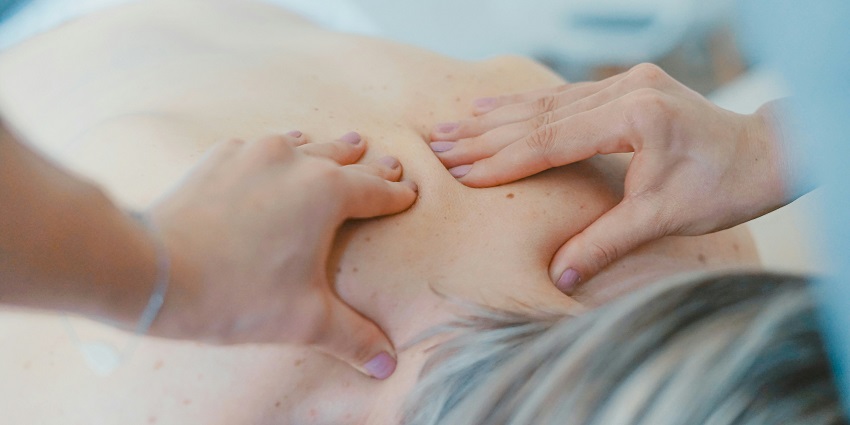 One of the best things to do in Rishikesh in December is ayurvedic therapies.