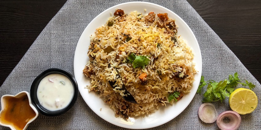 Aromatic Biryani is served with lemon and onion slices along with various sauces and is a popular street food in Nagpur