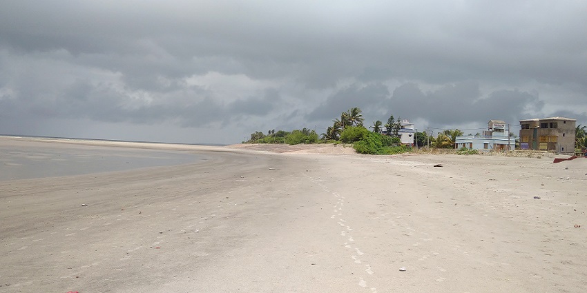 Serene waters at Bakkhali, an offbeat tourist place near Burdwan