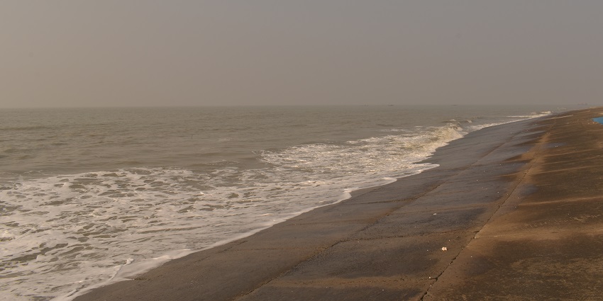 Bakkhali Beach is a serene choice among places to visit near Kolkata for a weekend
