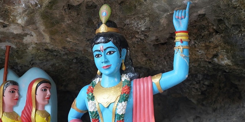 Banke Bihari Temple, one of the best places to visit near Dudhwa National Park.