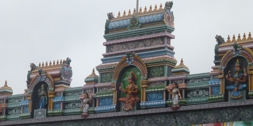 An image showing the Bannari Amman Temple, which is a famous place near the Sathyamangalam Wildlife Sanctuary.