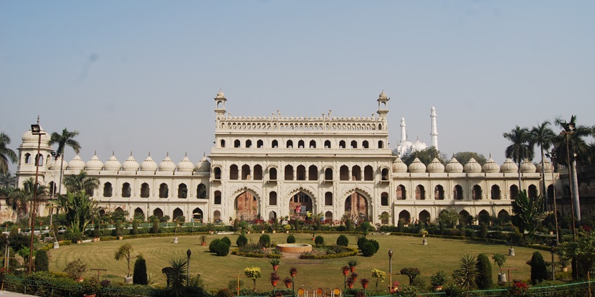 A view of the Bara Imambara, a large mosque among the best places near Lucknow Zoo Museum.
