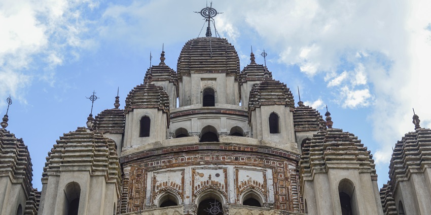 A glimpse of the majestic Bardhaman Rajbari exuding rich history and cultural charm.
