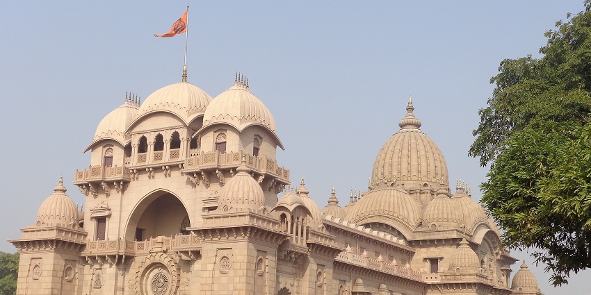 A view of a temple at Belur Math, one of the top places to visit in Kolkata in evening.