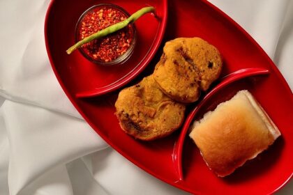 Egg Malpuas fried along with other food stalls on Mohammad Ali Road, Mumbai, on Ramzan