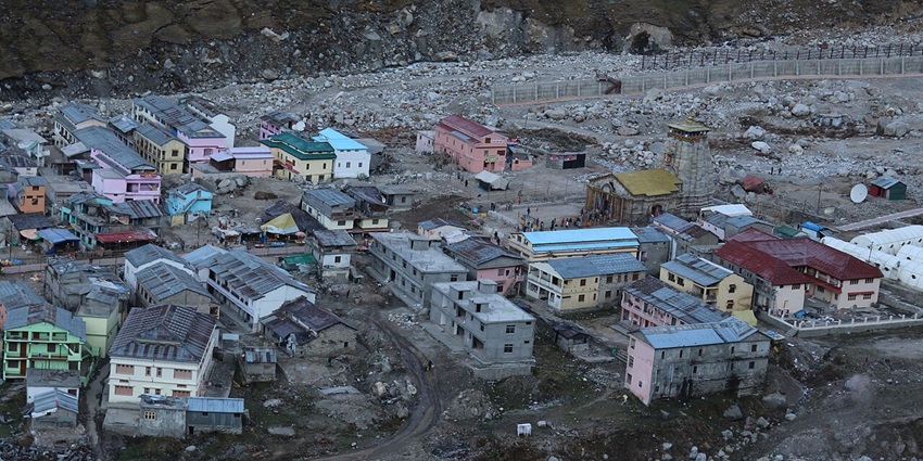 Ideal visiting times for Kedarnath temple: Summer months for clear skies and accessibility.