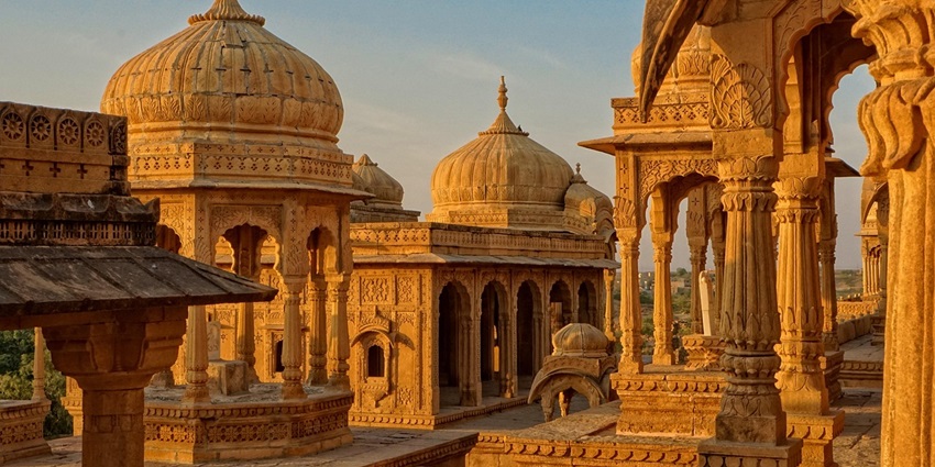 Vindhyachal Temple is best during the winter season as it is bustling with activities